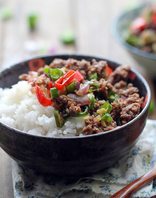 Thịt Bò Băm Xào Hành Ớt