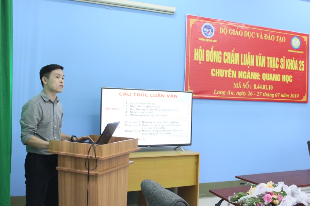 Học viên bảo vệ trước hội đồng