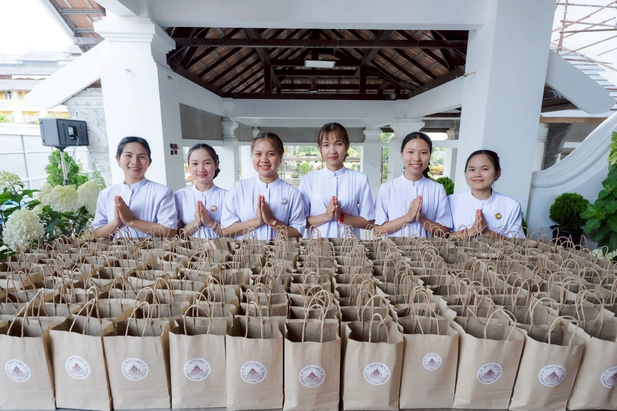ภาพประกอบ 4 มิ.ย. 69  วัดบ้านขุนได้จัดให้มีพิธีต้อนรับเปรียญธรรม 9 ประโยค และเปรียญธรรม 6 ประโยค ณ อาคารธรรมสภา วัดบ้านขุน ต.บ่อหลวง อ.ฮอด จ.เชียงใหม่ โดยได้รับความเมตตาจากพระมหาเถระเดินทางม