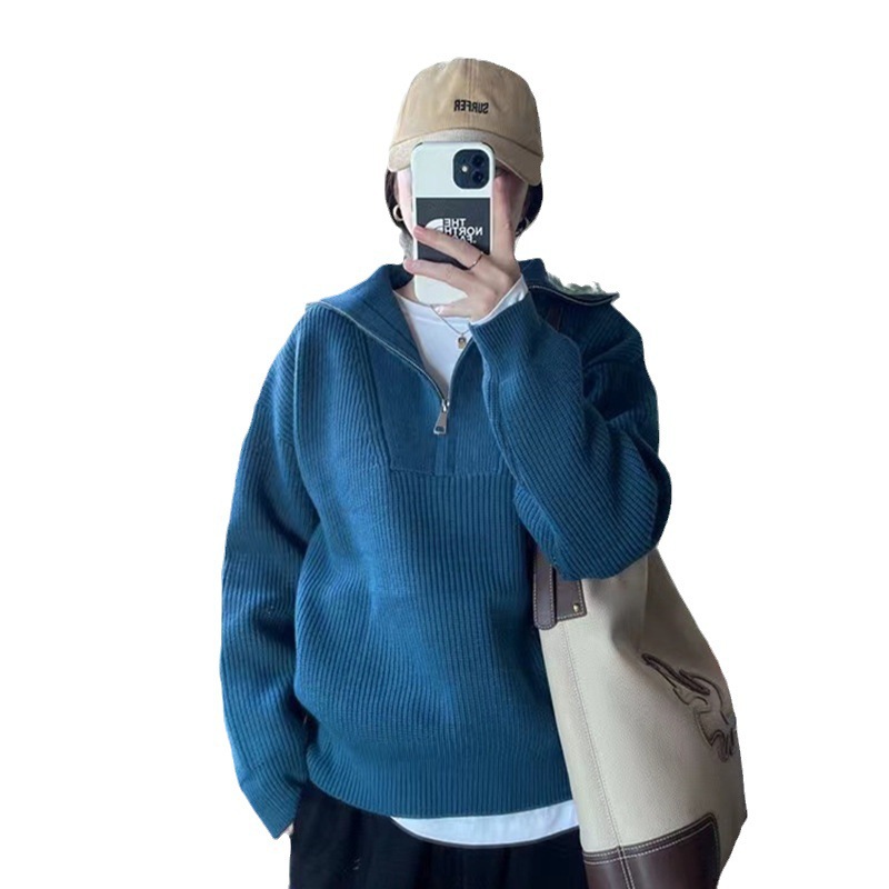 Women's knitted sweater with zipper and ribbed knit