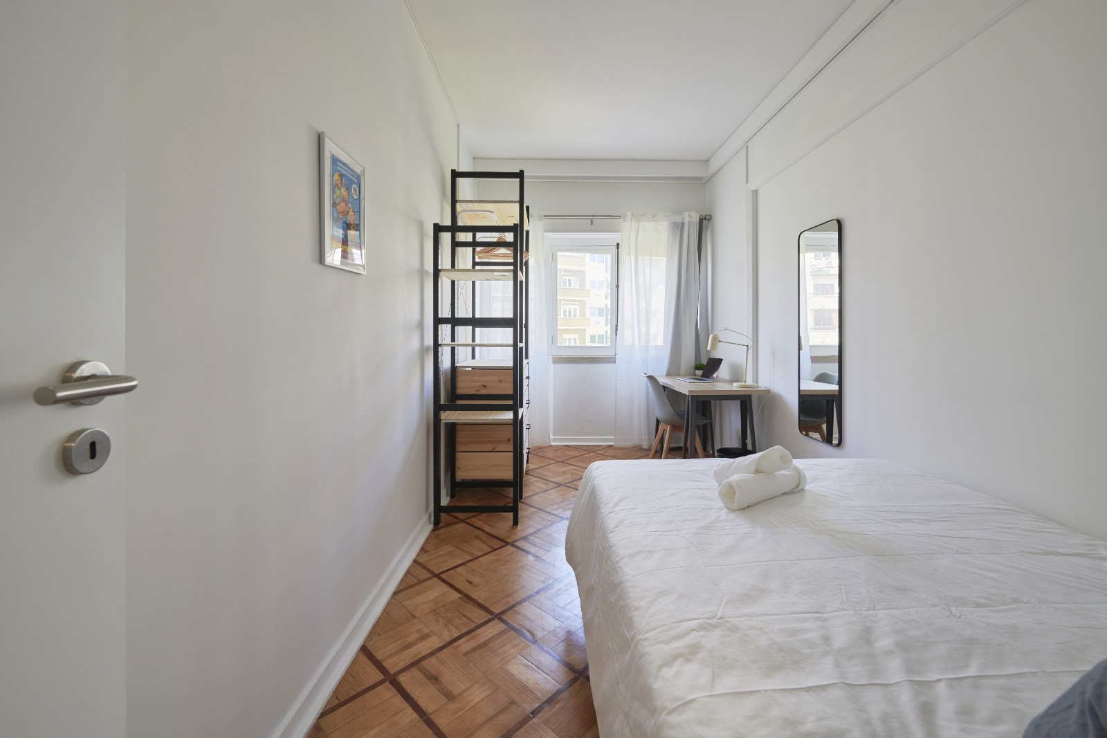 S9#R2 - Cozy bedroom w/ balcony in Saldanha