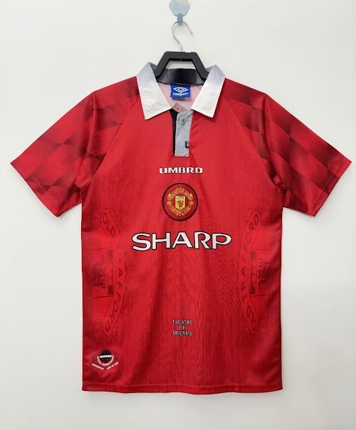 Equipación local del Manchester United 1996-97.jpg