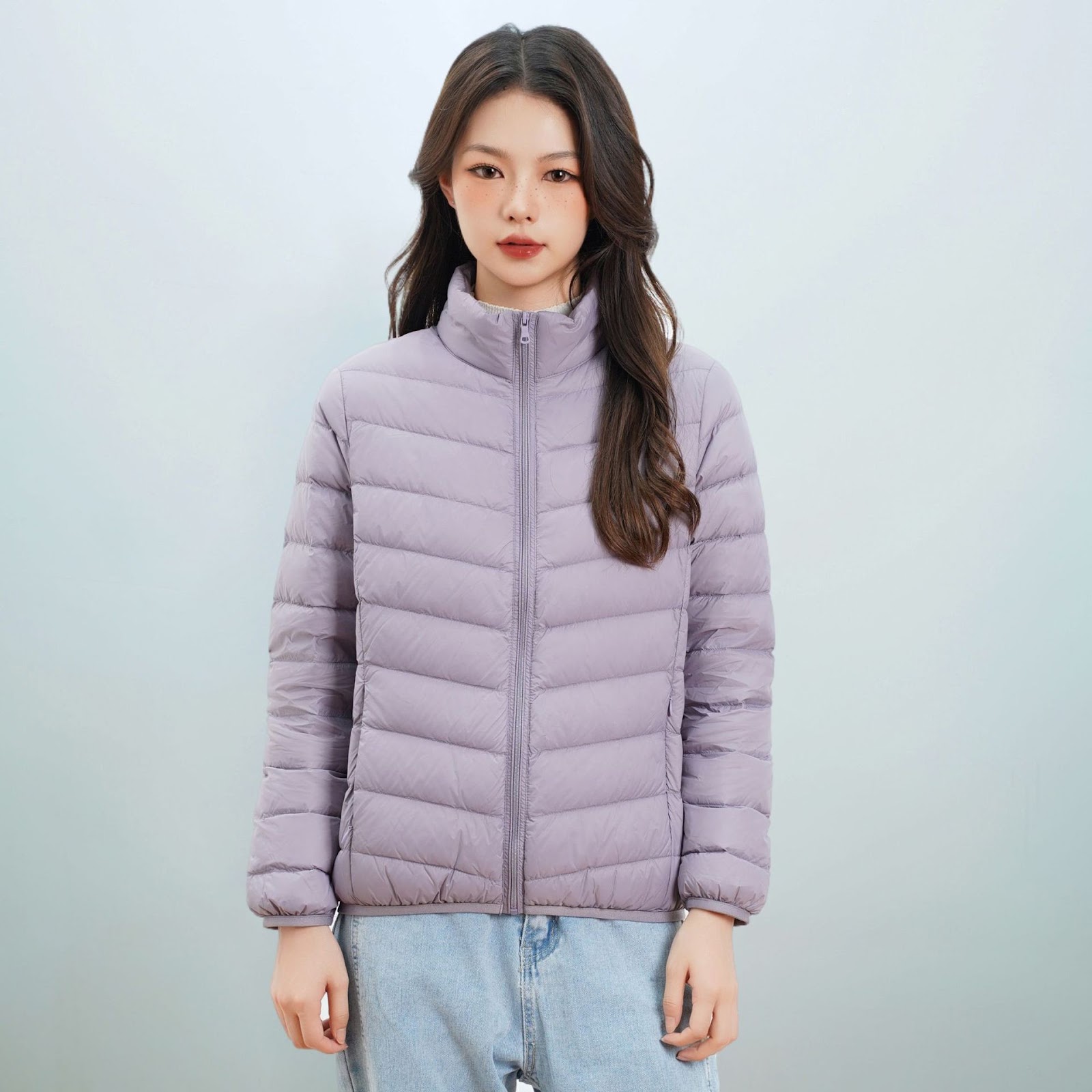 Lightweight women's down jacket with stand-up collar