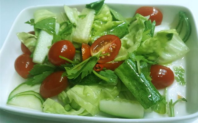 Salad Cà Chua Bi Trộn Cay