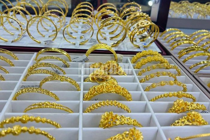 Giá vàng ngày 15/5: Tiếp tục lao dốc, chênh lệch giữa giá vàng trong nước và thế giới giảm xuống 17 triệu đồng/lượng - Báo Nhân Dân