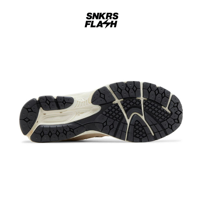 NEW BALANCE 2002R CREAM - M2002RCC - Size 39.5