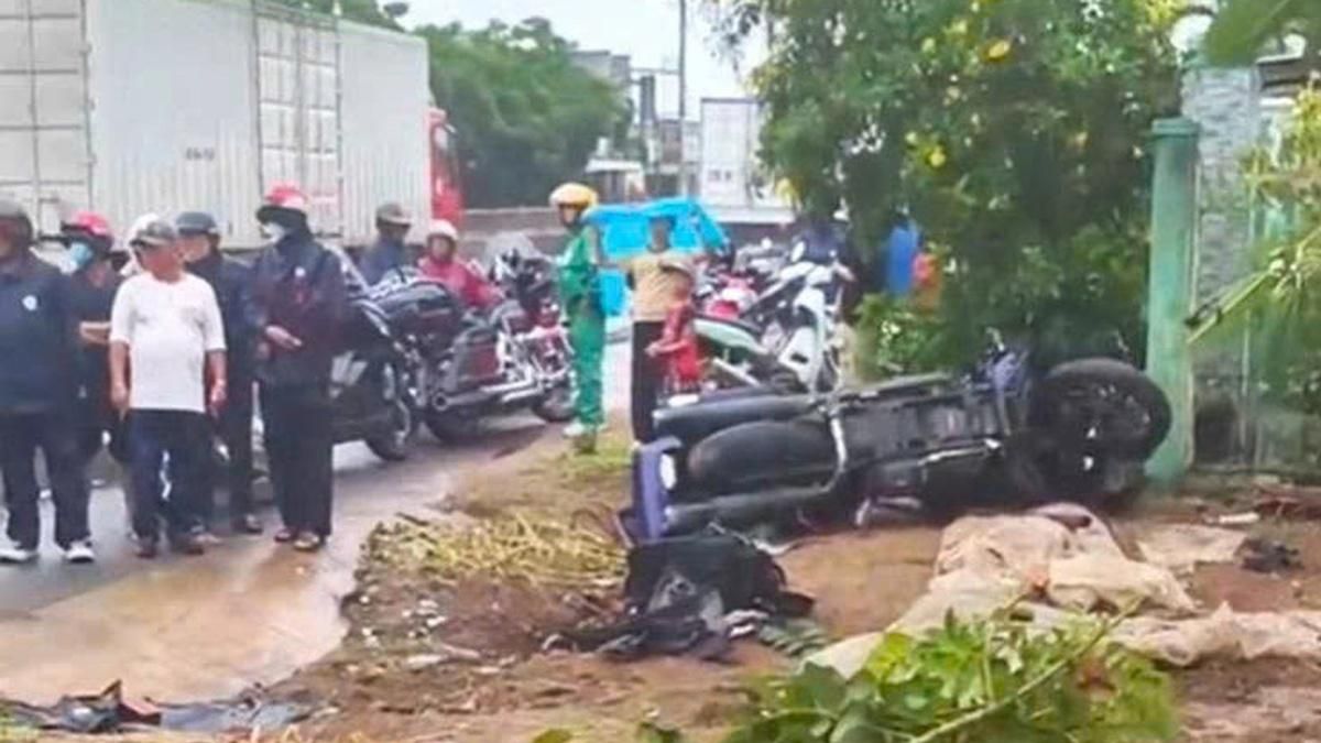 Tai nạn giao thông 29/5: Xe phân khối lớn mất lái lao lên lề đường, 2 người thương vong - Báo Xây Dựng
