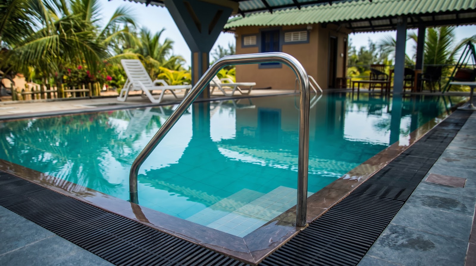 Outdoor Garden Swimming and Relaxation