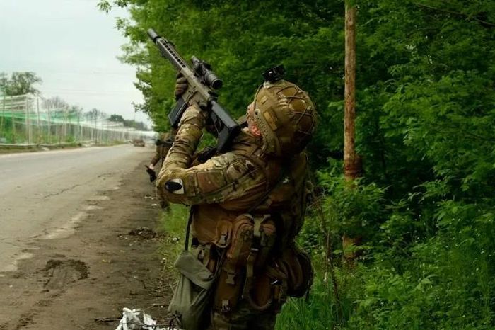 'Đường Sự Sống' ở Ukraine: Drone Nga săn đuổi suốt 5 giờ, binh lính chạy bộ giữa hành lang tử thần - VietTimes
