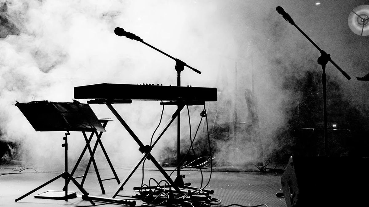 웹툰과 영화 갈등 구조 비교 분석과 장르별 차이점