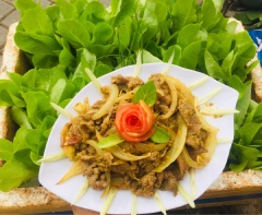 Thịt bò xào sả ớt là món ngon gia đình, đổi vị cho cả nhà vào cuối tuần. Thịt bò xào sả ớt cay thơm, ăn kèm cơm trắng sẽ rất ngon miệng đấy nhé. Bắt tay vào bếp làm ngay nhé!