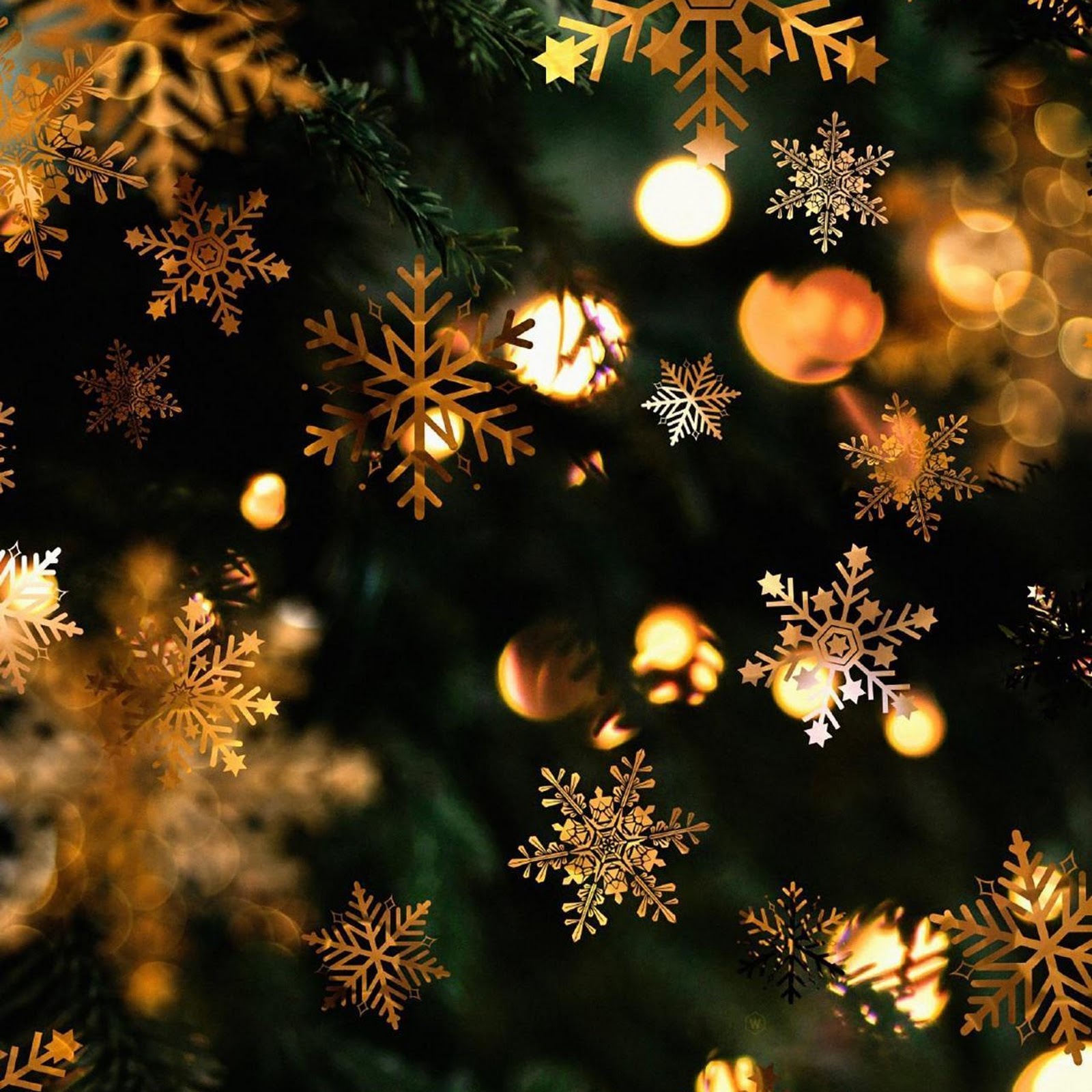 Download Golden Snowflakes On Christmas Tree Full HD iPhone