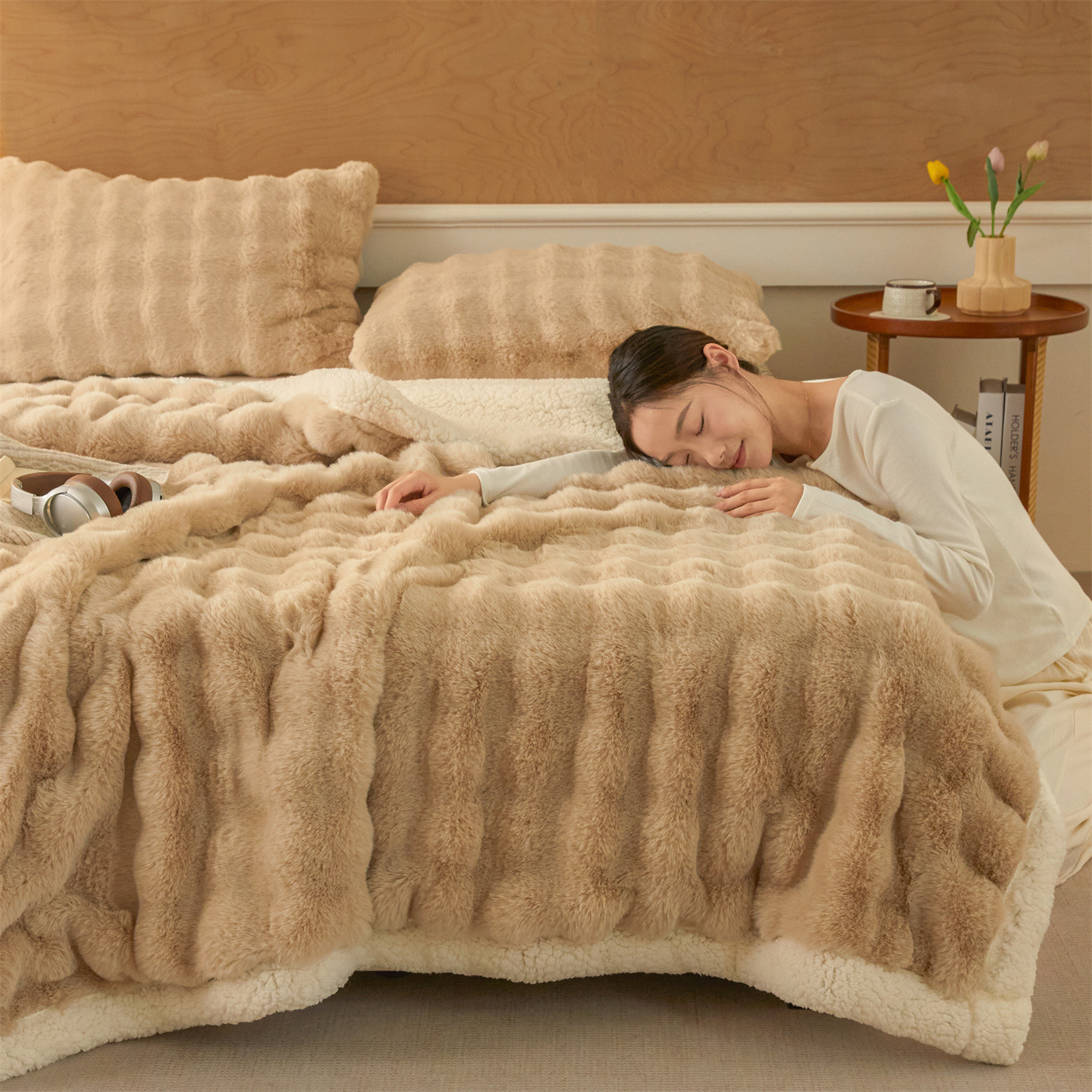 Soft faux fur blanket in rabbit fur look