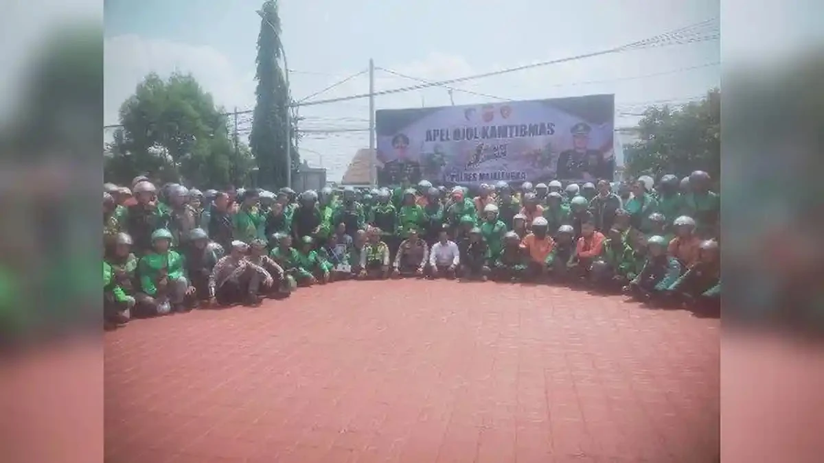 Personel Polres Bogor melakukan koordinasi dengan komunitas ojek online di Kabupaten Bogor untuk menjaga keamanan wilayah.