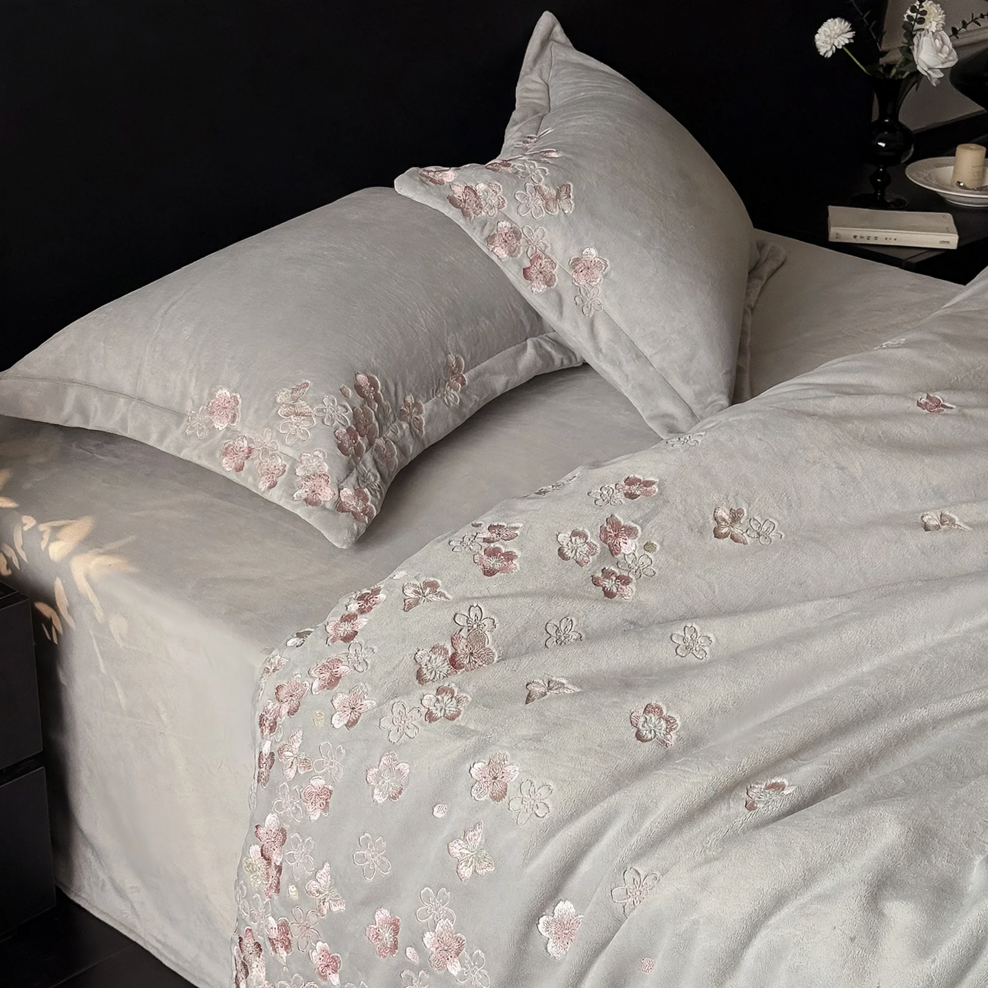 Milchfaser-Fleece-Bettwäsche-Set mit Stickerei