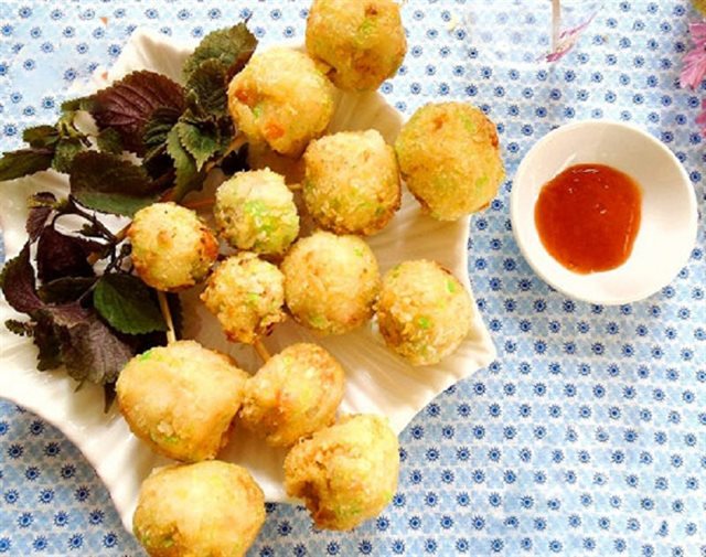 Khoai Tây Bọc Chả Gà Viên Chiên Xù