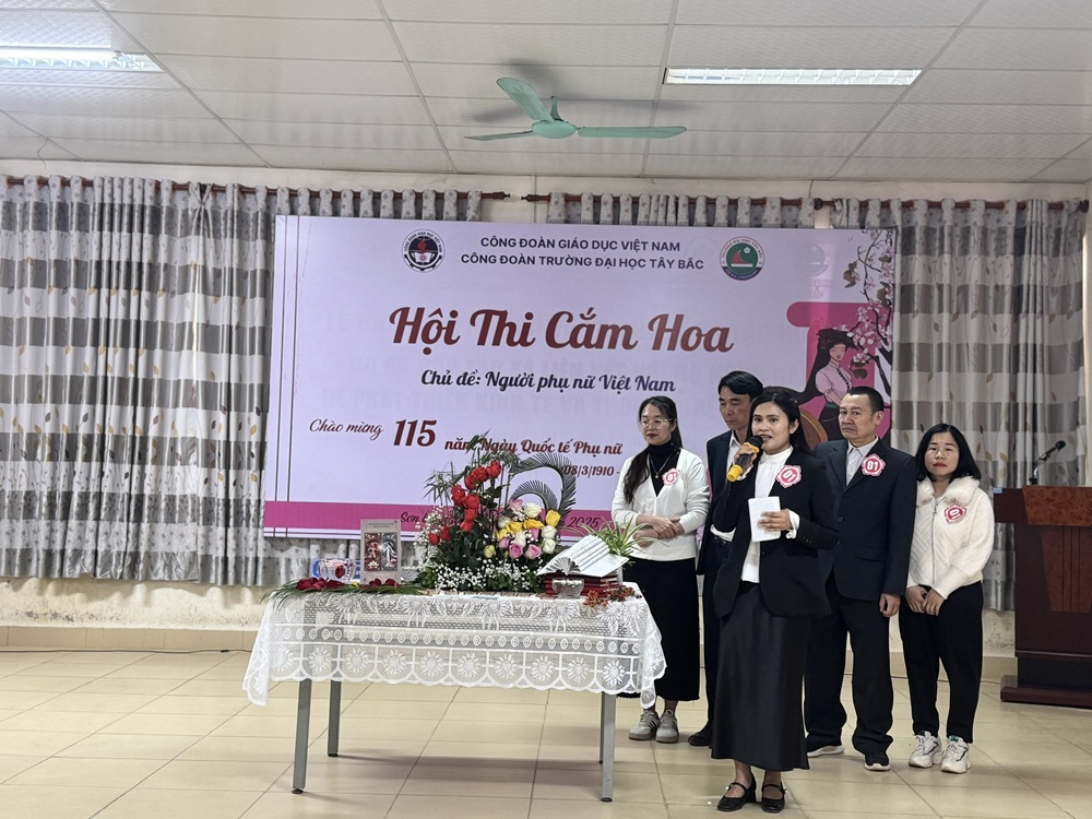Công đoàn Trường đại Học Tây Bắc tổ chức hội thi cắm hoa chào mừng ngày Quốc tế phụ nữ 8/3