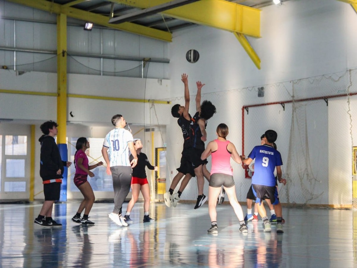 Gobierno llevó a cabo una jornada de competencias en la casa del deporte de tolhuin