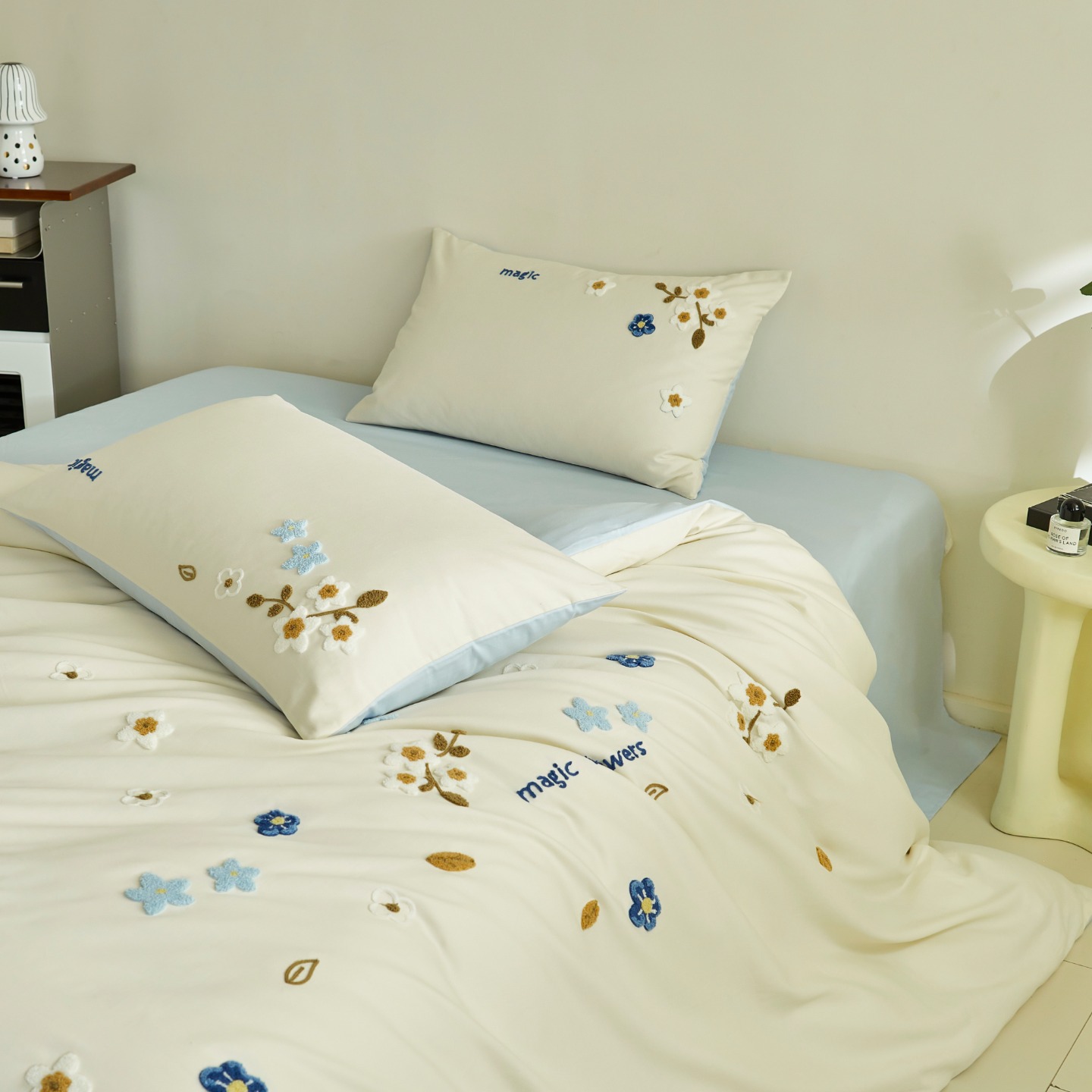 Cotton bedding set, 4-piece, microfiber finish