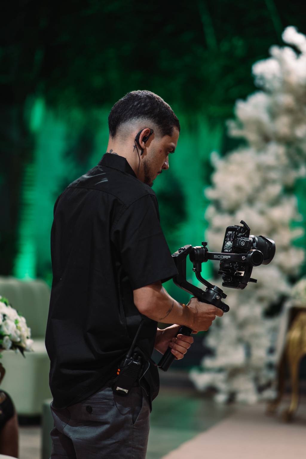 Profissional da Rezzet Films registrando um evento