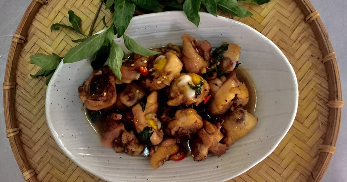 Gà kho lá quế