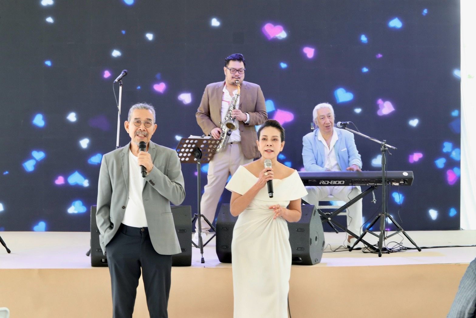 โลกมายายังงดงาม! “ชาตรี อิน คอนเสิร์ต โลกมายา” ปิดประวัติศาสตร์ความประทับใจหน้าใหม่ รวมตัว 5 สมาชิกในตำนาน จัดเต็มร่วม 5 ชั่วโมงแห่งความสุข   กับ 50 เพลงฮิตกระหึ่มไอส์แลนด์ฮอลล์ ภาพที่ 16
