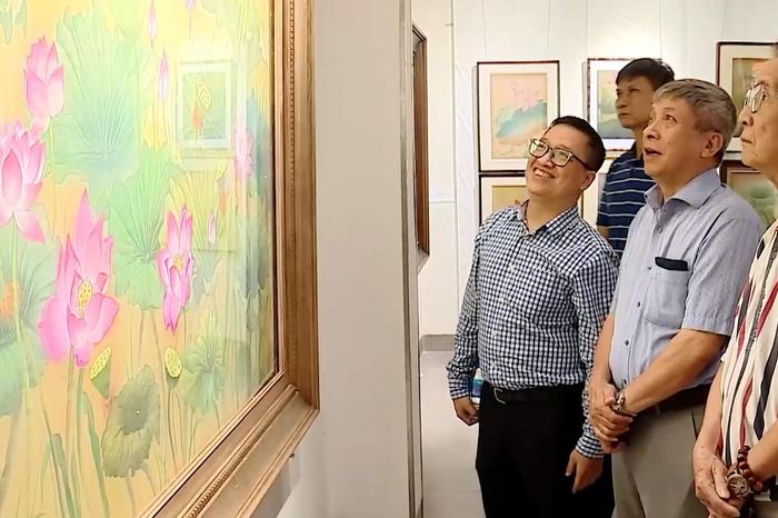 Triển lãm 'Sen tháng Năm' - điểm đến văn hóa đặc sắc dịp nghỉ lễ - Đài Phát thanh và truyền hình Hà Nội