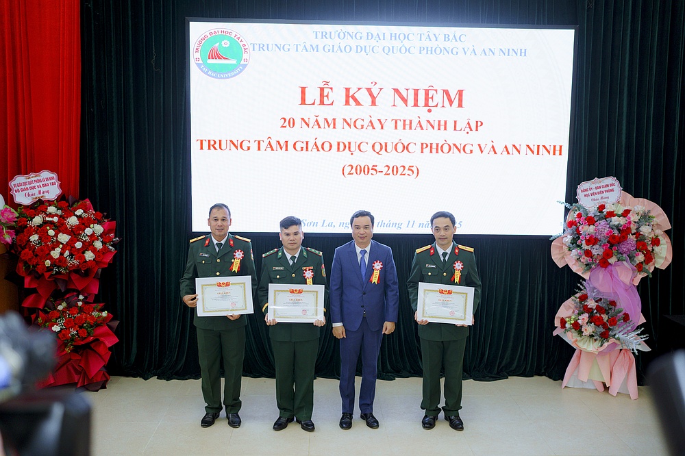 Lễ kỷ niệm 20 năm thành lập Trung tâm giáo dục Quốc phòng và An ninh Trường Đại học Tây Bắc