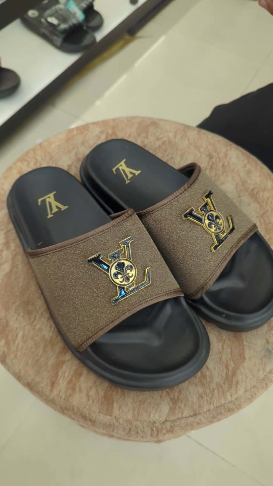 Slides EV-07 LV Brown
