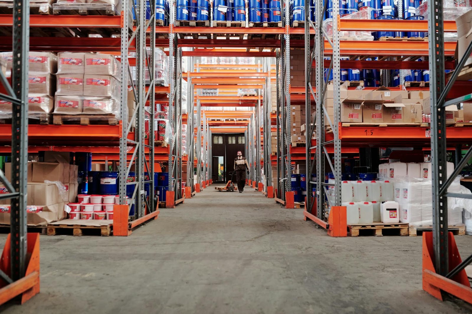 An automated warehouse showcasing efficient inventory management and production powered by AI in the fashion-tech industry.