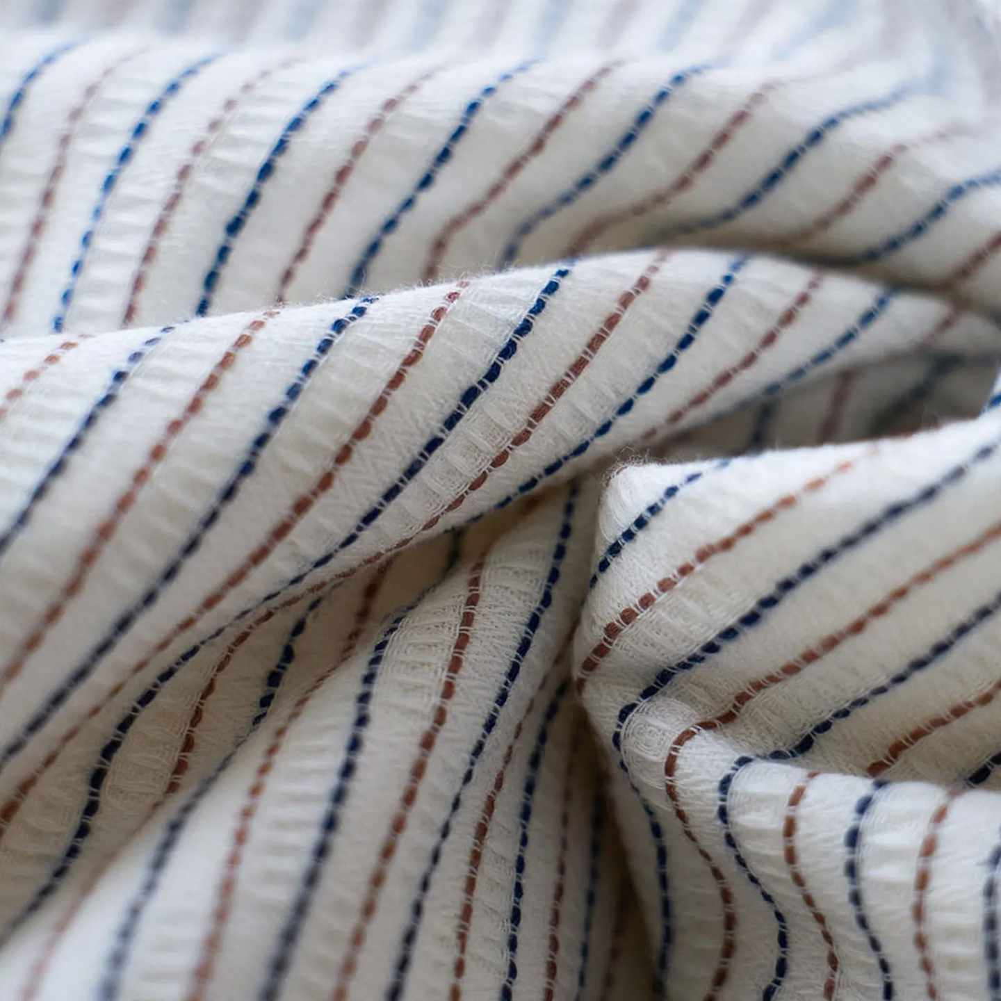 High-quality cotton bedding set with striped pattern