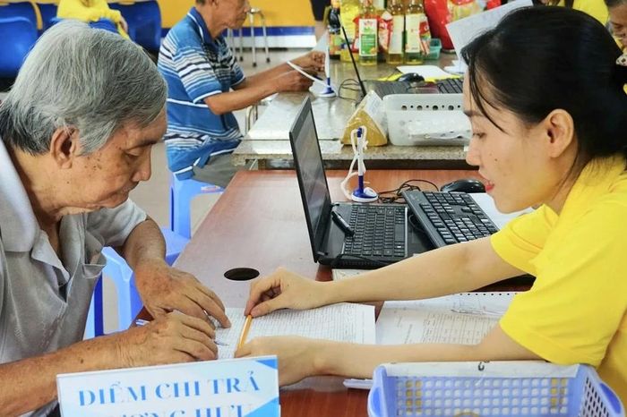 [VIDEO] Từ 1/7, lương hưu tăng 8%, mức tối thiểu 3,8 triệu đồng - Báo Tri thức &amp; Cuộc sống