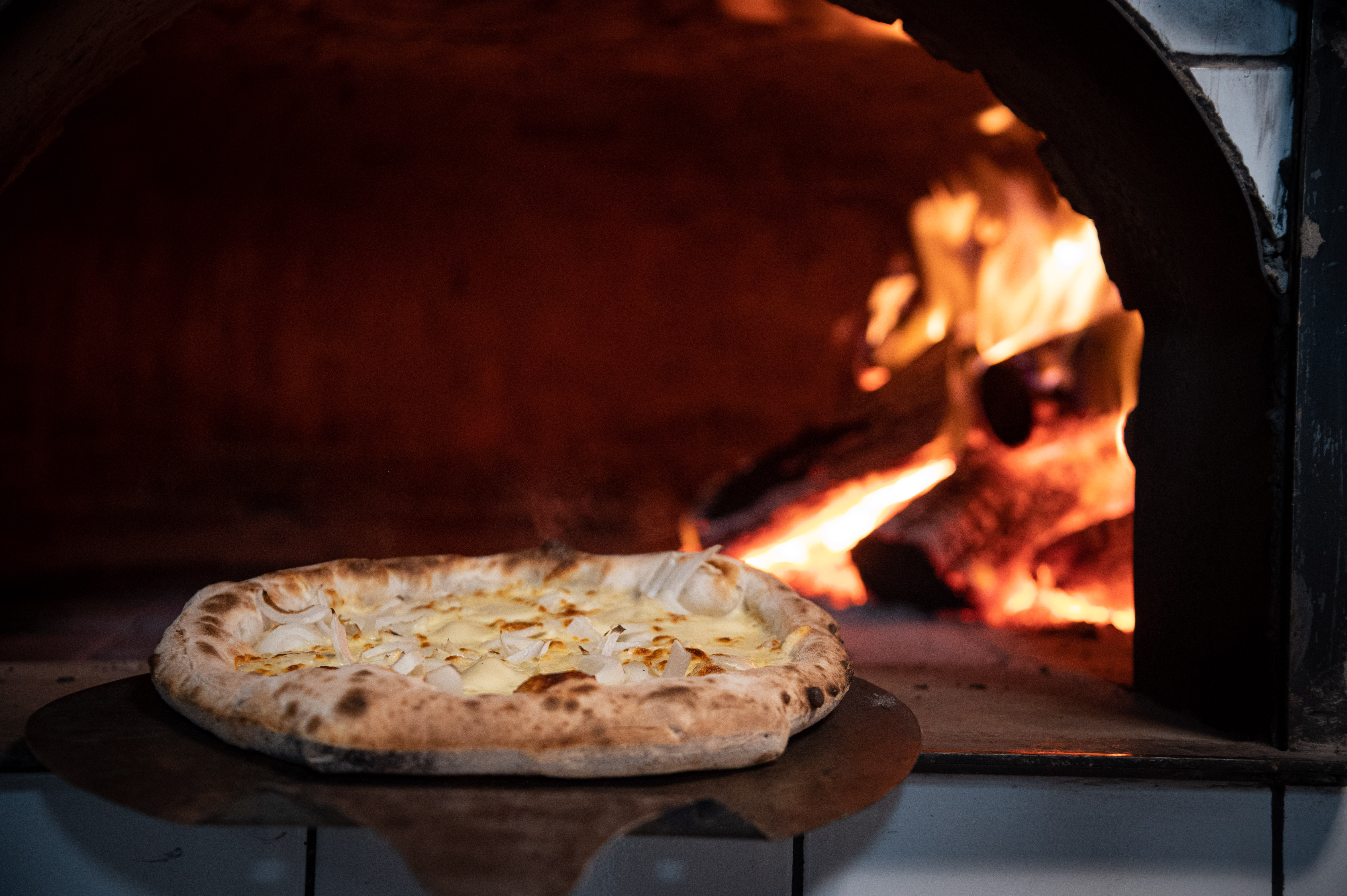 Pizza con Cuartirolo AFINE saliendo del horno