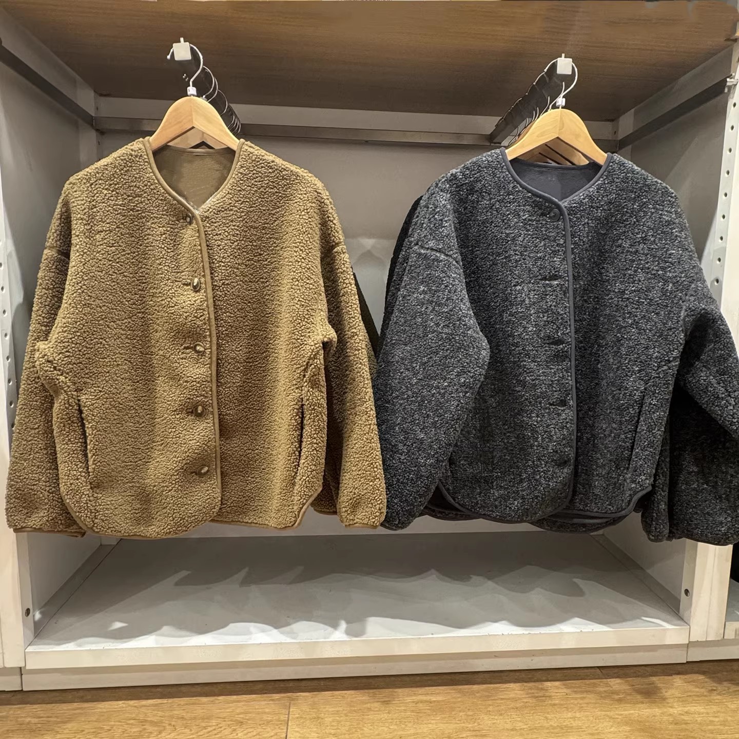 Lässige Fleece-Strickjacke mit Lammfell-Optik