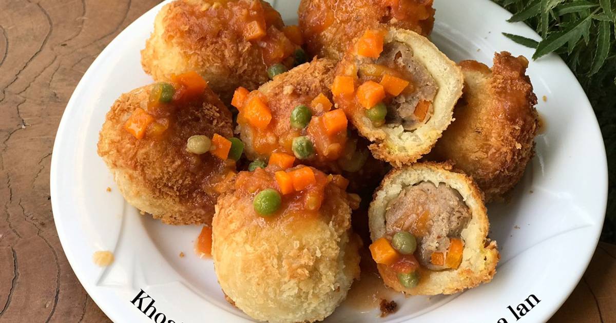 Khoai tây bọc thịt bò sốt carrot đậu hà lan
