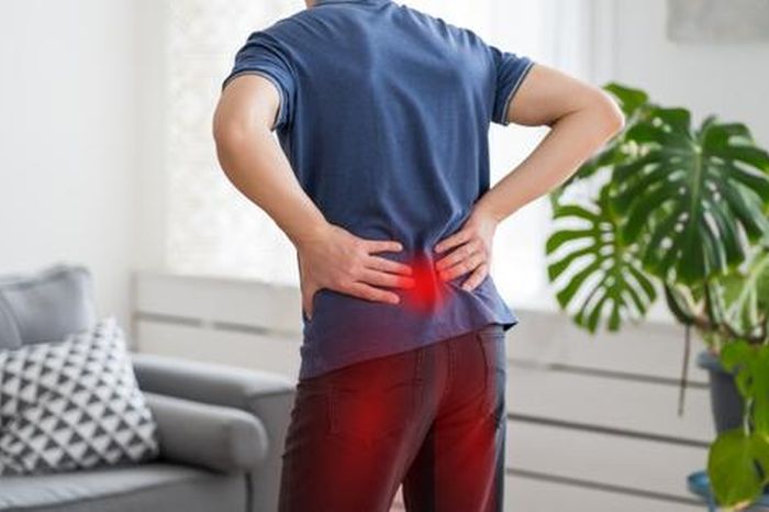 Nguyên nhân, phương pháp điều trị đau lưng lan xuống mông và chân - Báo Sức Khỏe &amp; Đời Sống