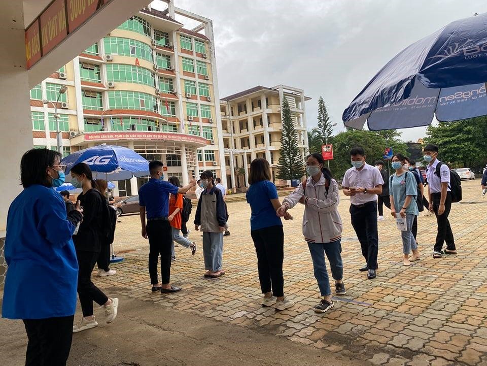 Công tác tổ chức phòng, chống dịch Covid-19, đảm bảo an ninh trật tự và an toàn giao thông trong kỳ thi tuyển sinh vào lớp 6, lớp 10 Trường TH, THCS, THPT Chu Văn An