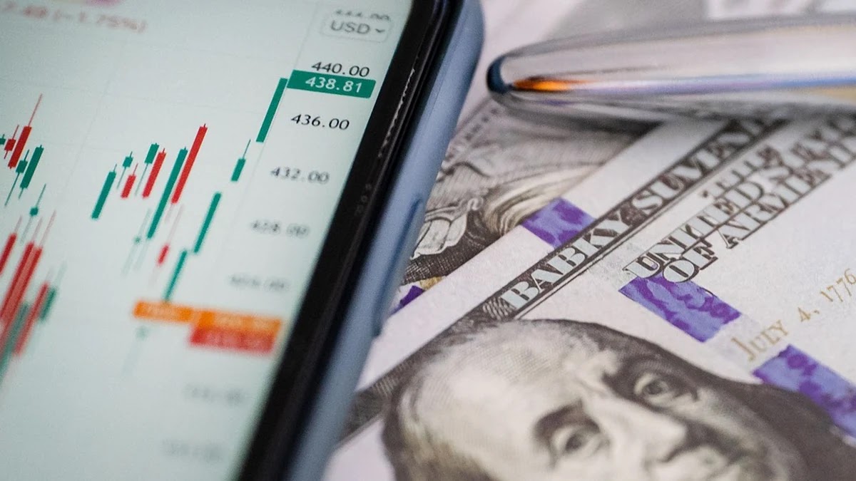 글로벌 섹터별 ETF 운용보수와 배당 수익률 상관관계 분석