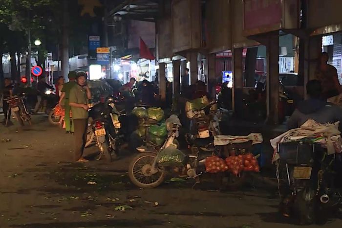 Phường Xuân Phương kiên quyết lập lại trật tự chợ đầu mối Minh Khai - Đài Phát thanh và truyền hình Hà Nội