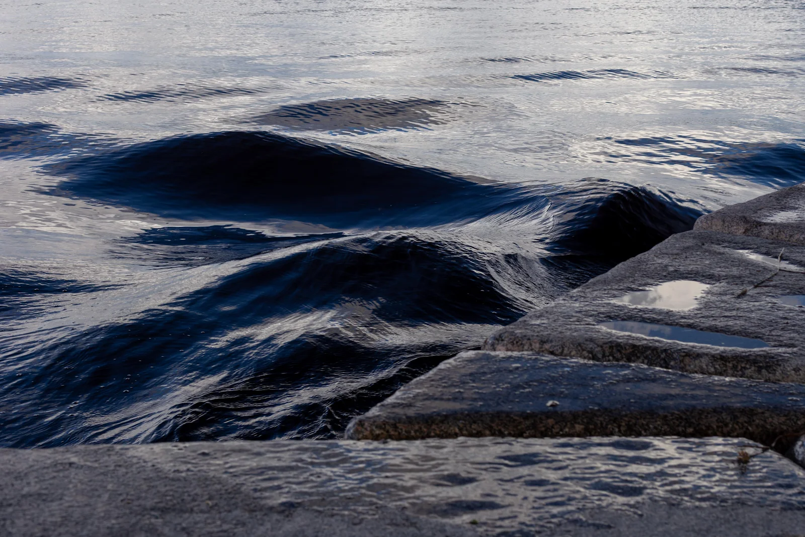 Dark Water Waves Against Stone - Nature Photography 4K Wallpaper (4266x2844)