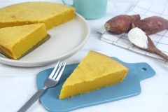 Chỉ vài bước đơn giản đã có ngay ổ bánh khoai lang nướng nước cốt dừa thơm phức nức mũi. Trong những ngày trời se lạnh, nhâm nhi từng miếng bánh mềm ngọt thơm với tách trà nóng thì còn gì bằng. Vậy nên mùa đông này đừng quên vào bếp thực hiện ngay món bánh siêu dễ siêu ngon này nhé.