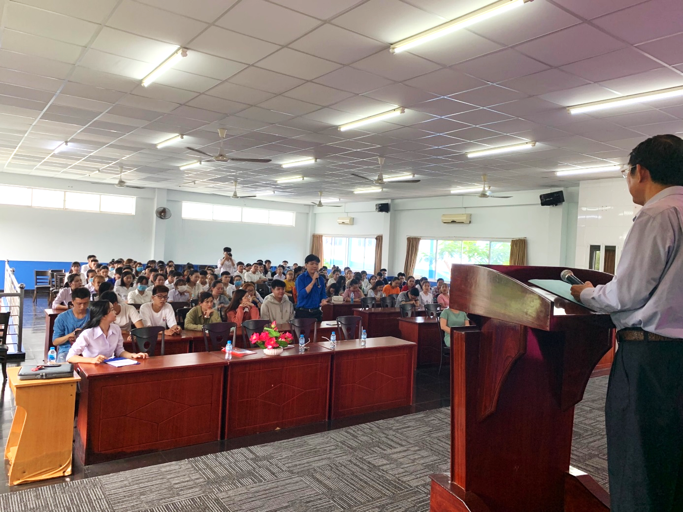 Sinh viên DLA đang thực hiện phản biện xã hội