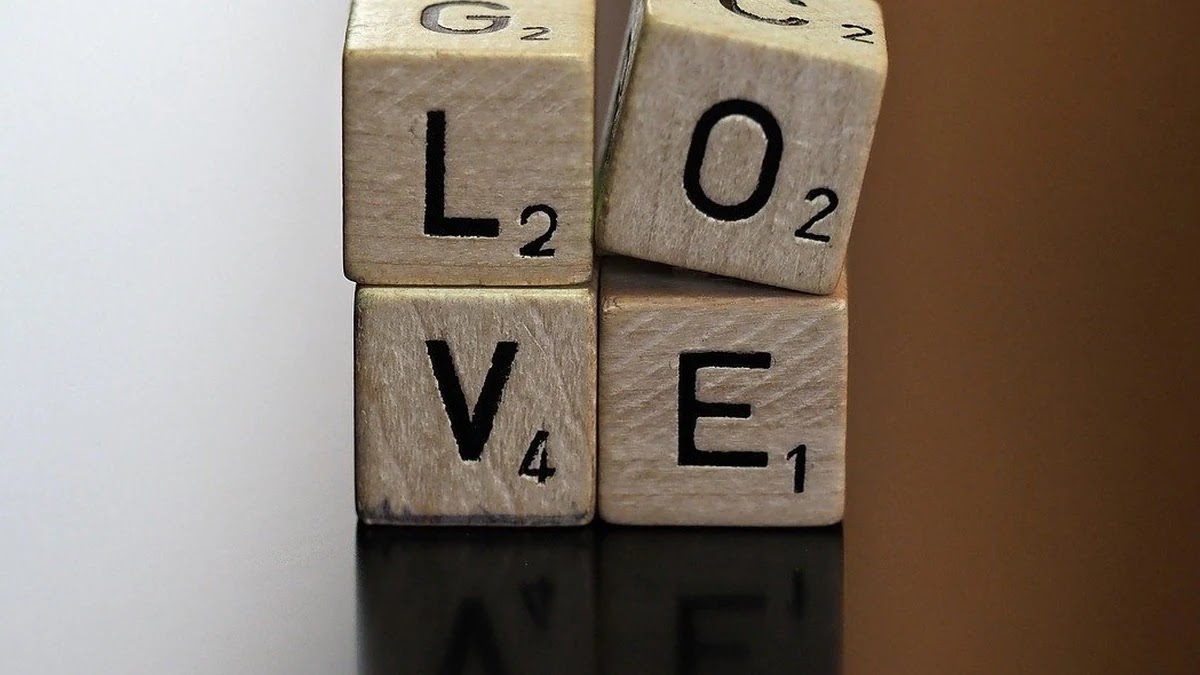 사랑이라는 단어가 문화별로 어떤 의미 변화를 겪었나