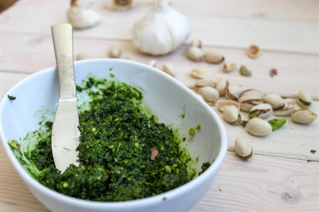 Sốt Pesto Cải Xoăn Và Hạt Dẻ Cười