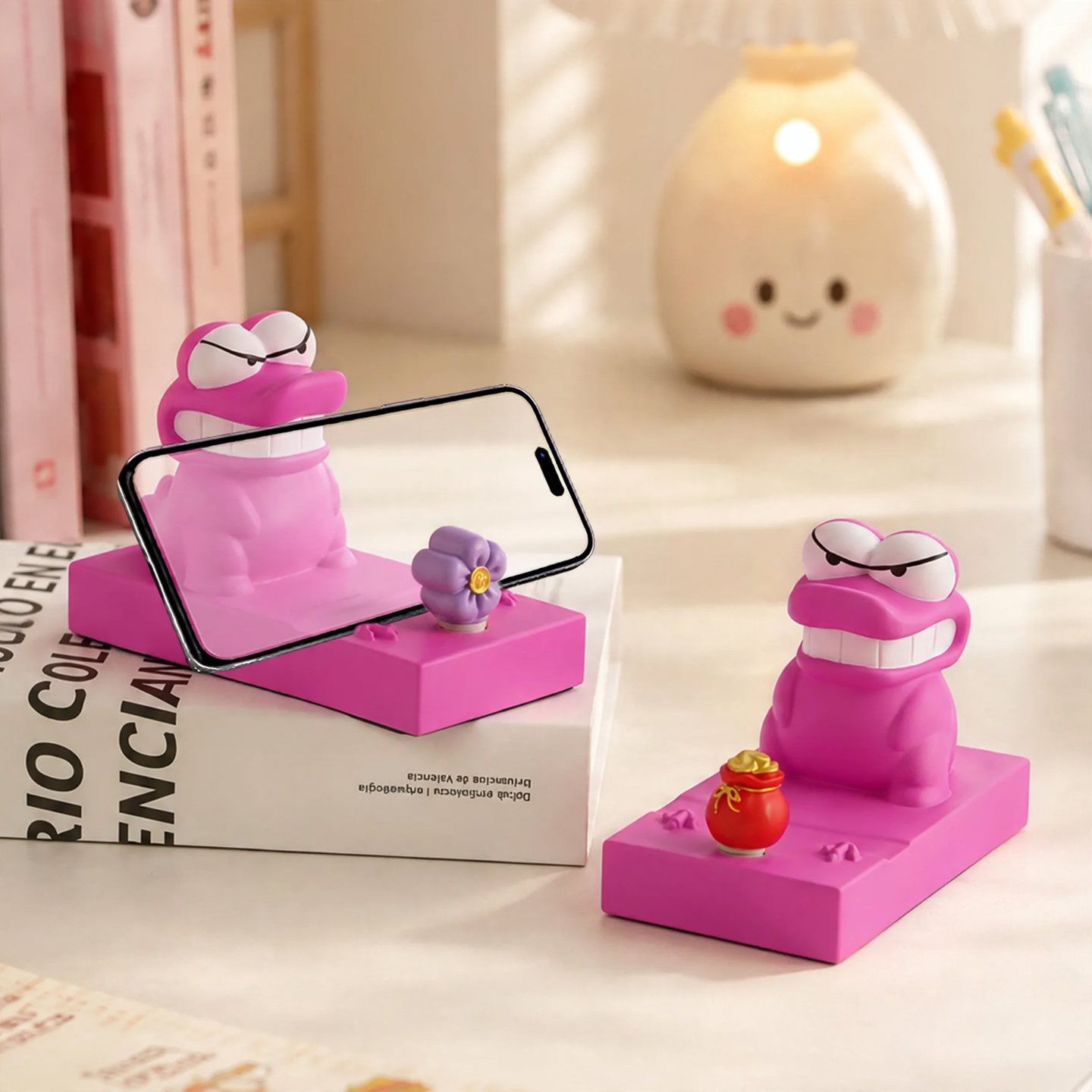 Crocodile phone stand, cute design