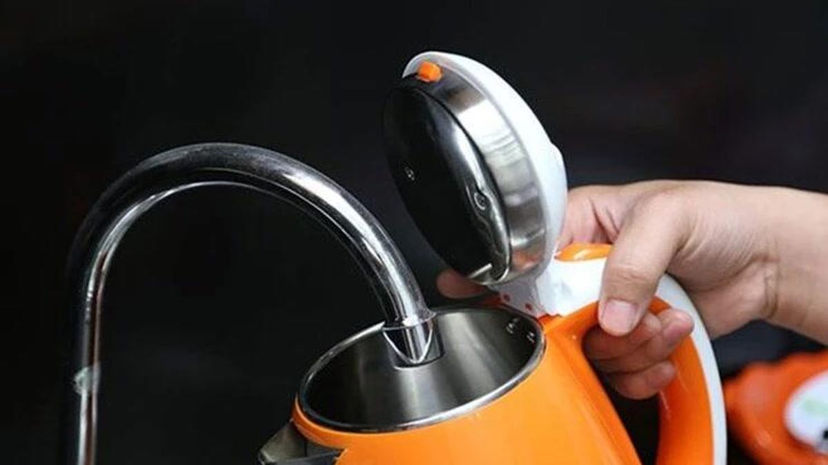 Đừng để ấm siêu tốc 'ngốn điện' vì những sai lầm quen thuộc - Báo Tri thức &amp; Cuộc sống