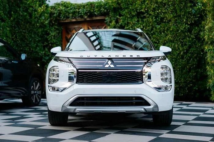 Mitsubishi Outlander 2026 mở bán từ 29.995 USD, thêm động cơ hybrid mới - Báo Tri thức &amp; Cuộc sống
