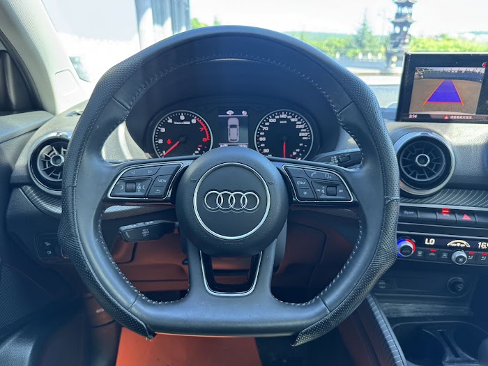 AUDI Q2 L