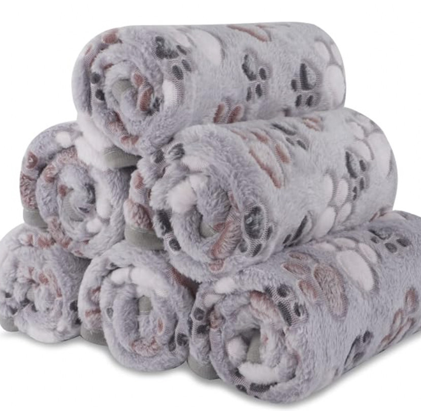 Fleece pet mat, paw and bone pattern