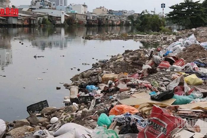 [Video] TP Hồ Chí Minh tăng tốc di dời nhà ven kênh, rạch - Báo Nhân Dân